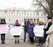 Prie Prezidentūros vyko profesinių sąjungų protestas dėl Povilo Poderskio kandidatūros