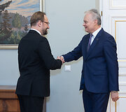 Gediminas &Scaron;imkus, Gitanas Nausėda