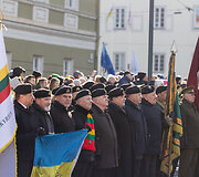 Baltijos valstybių vėliavų pakėlimo ceremonija Simono Daukanto aik&scaron;tėje