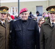 Baltijos valstybių vėliavų pakėlimo ceremonija Simono Daukanto aik&scaron;tėje