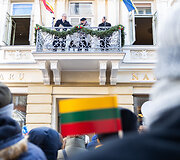Vasario 16-osios minėjimas prie Lietuvos nepriklausomybės signatarų namų