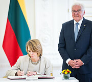 Elke B&uuml;denbender, Frankas Walteris Steinmeieris