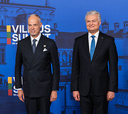 Kristofas Szalay-Bobrovniczky, Gitanas Nausėda