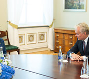 Nida Grunskienė, Gitanas Nausėda