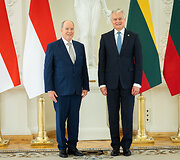 Princas Albertas II, Gitanas Nausėda
