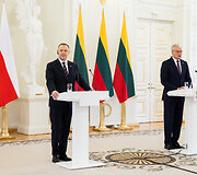 Karolis Nawrockis, Gitanas Nausėda