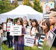 Nevyriausybinė gyvūnų apsaugos organizacija &bdquo;Tu&scaron;ti narvai&ldquo; surengė protestą prie Valstybinės maisto ir veterinarijos tarnybos 