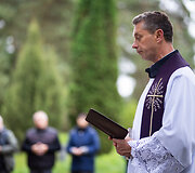 Karveli&scaron;kių kapinėse&nbsp;vyko 17-os vieni&scaron;ų asmenų laidotuvės