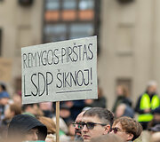 Protestas &bdquo;&Scaron;alin rankas nuo laisvo žodžio&ldquo;