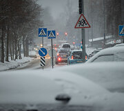 Visoje Lietuvoje gausiai sninga