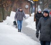 Gatvės pasidengė ledu