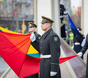 Valstybės vėliavos pakėlimo ceremonija Nepriklausomybės aik&scaron;tėje