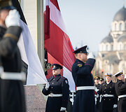 Valstybės vėliavos pakėlimo ceremonija Nepriklausomybės aik&scaron;tėje