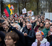 Vilniaus Katedros aik&scaron;tėje surengta protesto akcija &bdquo;&Scaron;alin rankas nuo laisvo žodžio&ldquo;