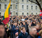 Vilniaus Katedros aik&scaron;tėje surengta protesto akcija &bdquo;&Scaron;alin rankas nuo laisvo žodžio&ldquo;