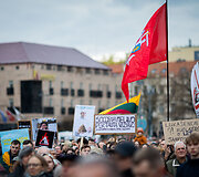Vilniaus Katedros aik&scaron;tėje surengta protesto akcija &bdquo;&Scaron;alin rankas nuo laisvo žodžio&ldquo;