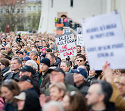 Vilniaus Katedros aik&scaron;tėje surengta protesto akcija &bdquo;&Scaron;alin rankas nuo laisvo žodžio&ldquo;