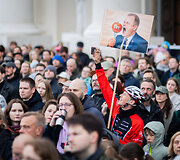 Vilniaus Katedros aik&scaron;tėje surengta protesto akcija &bdquo;&Scaron;alin rankas nuo laisvo žodžio&ldquo;