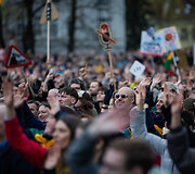Vilniaus Katedros aik&scaron;tėje surengta protesto akcija &bdquo;&Scaron;alin rankas nuo laisvo žodžio&ldquo;
