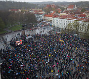 Vilniaus Katedros aik&scaron;tėje surengta protesto akcija &bdquo;&Scaron;alin rankas nuo laisvo žodžio&ldquo;