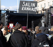 Protestas ,,&Scaron;alin rankas nuo laisvo žodžio&ldquo;