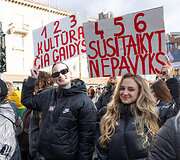 Protestas ,,&Scaron;alin rankas nuo laisvo žodžio&ldquo;