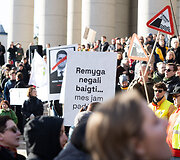 Protestas ,,&Scaron;alin rankas nuo laisvo žodžio&ldquo;