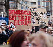 Prie Seimo protestas &bdquo;&Scaron;alin rankas nuo laisvo žodžio!&ldquo;