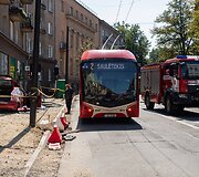 Toyota Prius įvažiavo į stotelę