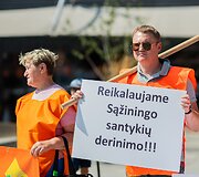 Profesinės sąjungos &bdquo;Solidarumas&ldquo; piketas &bdquo;Ar darbuotojai &scaron;iuk&scaron;lės?!&ldquo;