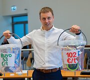 Profesinės sąjungos &bdquo;Solidarumas&ldquo; piketas &bdquo;Ar darbuotojai &scaron;iuk&scaron;lės?!&ldquo;