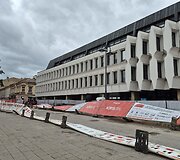 Stiprus vėjas Vilniuje varto daiktus