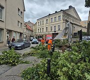 Stiprus vėjas Vilniuje varto daiktus