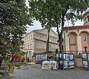 Stiprus vėjas Vilniuje varto daiktus