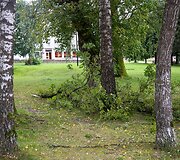 Stiprus vėjas Vilniuje varto daiktus