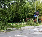 Stiprus vėjas Vilniuje varto daiktus
