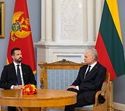 Jakovas Milatovičius, Gitanas Nausėda