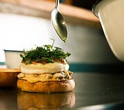 Normandi&scaron;kas &bdquo;Drama burger&ldquo; mėsainis
