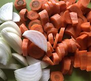 Karali&scaron;kas daržovių tro&scaron;kinys su panyro sūriu