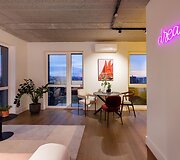 Butas su kino teatru ant stogo Algirdo g. Vilniuje