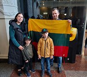 Aurimo Valujavičiaus pasitikti atvkyo &scaron;eima i&scaron; Roki&scaron;kio rajono