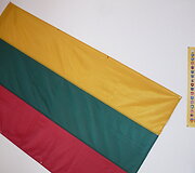 Lietuvos vėliava ir himnas, kabantis Lietuvių bendrijos namuose Ulan Udėje. 
