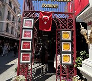 &bdquo;Deraliye Ottoman Cuisine&ldquo; restoranas Stambule
