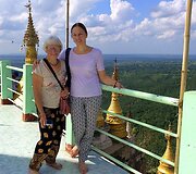 Dalia Montvilienė su dukra Mianmare, Bagano lygumoje 2015 metų rudenį