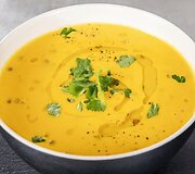 Pavyks i&scaron; pirmo karto: žinoma maisto tinklara&scaron;tininkė pasidalino aromatingos sriubos receptu