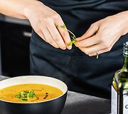 Pavyks i&scaron; pirmo karto: žinoma maisto tinklara&scaron;tininkė pasidalino aromatingos sriubos receptu