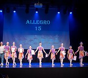 Neringos Kirklienės &scaron;okių mokyklos kolektyvas