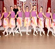 Neringos Kirklienės &scaron;okių mokyklos kolektyvas