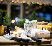 TOP 5 vyno ir sūrio deriniai Valentino dienai i&scaron; &bdquo;Masters of Cheese&ldquo;