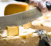 TOP 5 vyno ir sūrio deriniai Valentino dienai i&scaron; &bdquo;Masters of Cheese&ldquo;